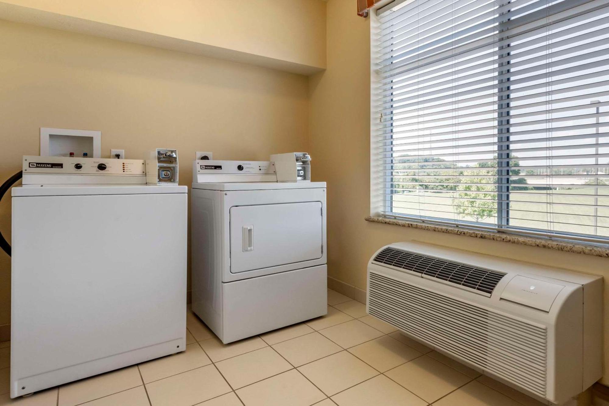 Dover Comfort Inn & Suites מראה חיצוני תמונה